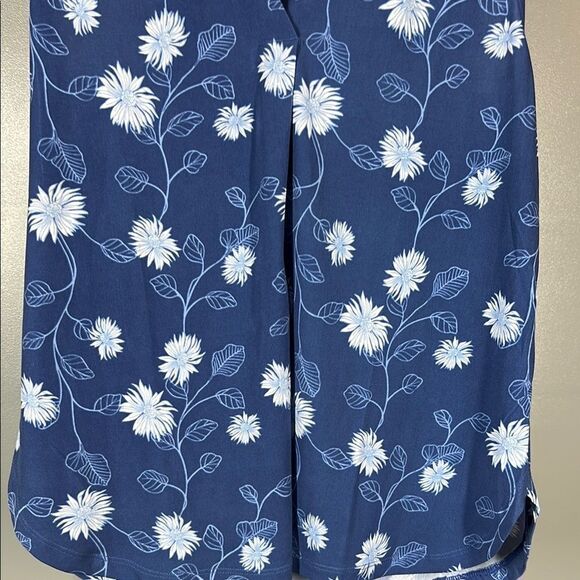 41 Hawthorn Floral Blue Sleeveless Top - Picture 4 of 5